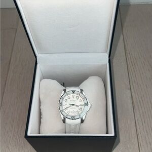 Gucci Dive 40mm Quartz white dial men’s watch